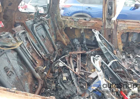 2016 Volvo Xc60 T5 Drive-E Platinum z USA, uszkodzony, nr VIN YV440MDM7G2785649